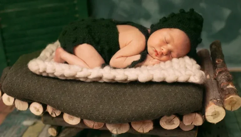 cool newborn poses