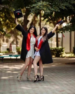 How to Pick the Best Outfit for Your Graduation Day