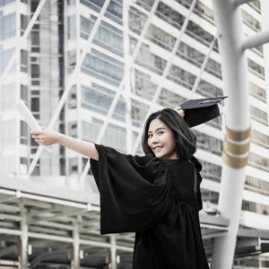 8 Simple Steps to Take Beautiful Graduation Portraits